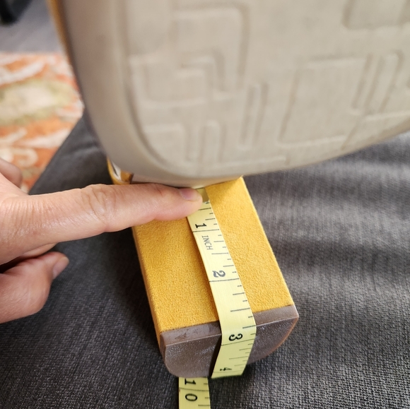 Mustard color stylish pumps - Picture 15 of 16